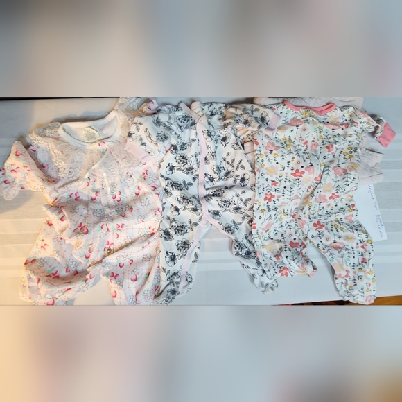 Footed One Piece Infant Girl Outfits Lot of 10 0 to 3 months - Picture 4 of 4